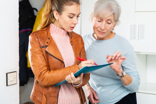 10 Questions You Must Ask When Touring a Senior Living Community