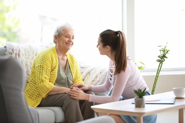 Questions to Ask a Memory Care Community: The Printable Checklist