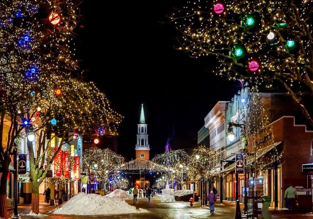 Celebrating the Season: Senior-Friendly Wintertime Festive Activities