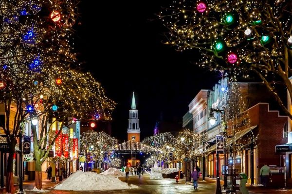 Celebrating the Season: Senior-Friendly Wintertime Festive Activities