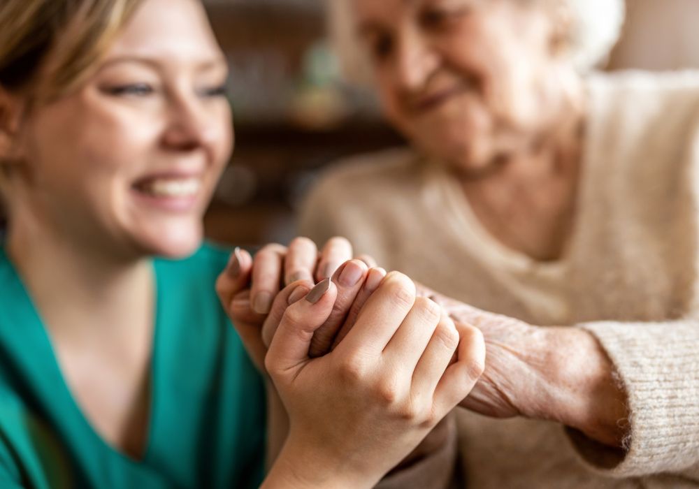 What Are the Early Signs of Dementia Families Should Watch For?